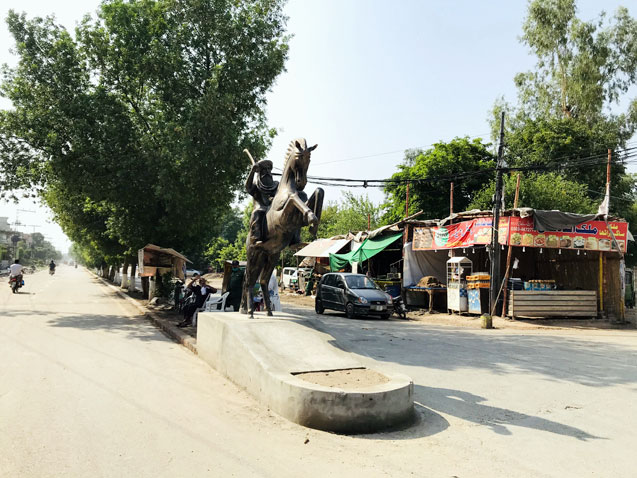 Pakistan Diriliş Ertuğrul heykeli Ertuğrul Gazi heykeli