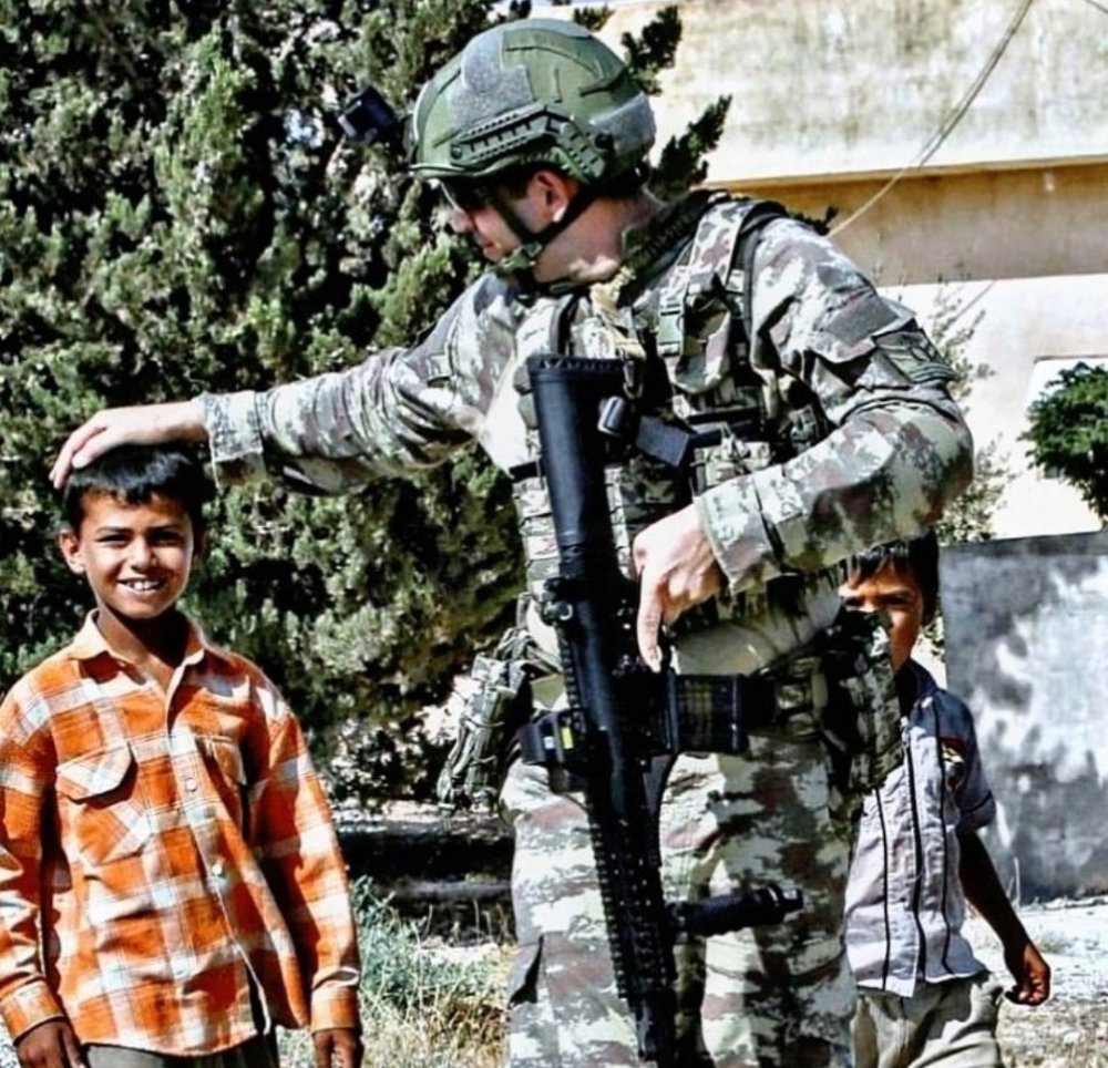 türk askeri suriyeli çocuk