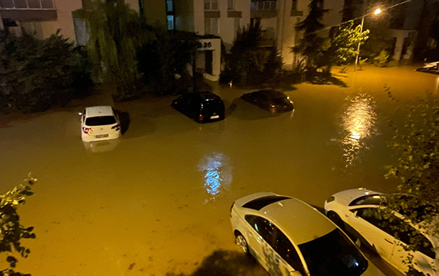 İstanbul'da şiddetli sağanak: Sel sularına kapılan 1 kişi öldü!